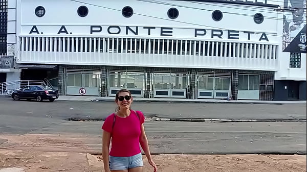Torcedora da Ponte Preta fodendo com atleta de clube adversário durante partida de futebol no estádio