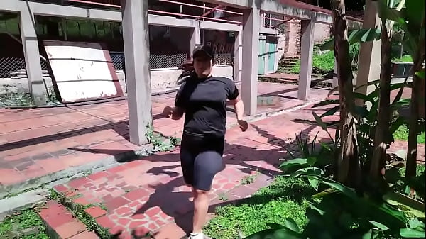 ¡PILLADOS FOLLANDO CON EL INSTRUCTOR DEL GIMNASIO!