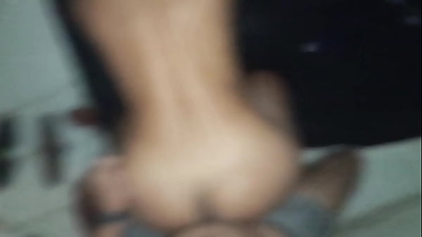 Amig, arranhei sua esposa e ela adorou! Espero que não se importe! MORENA – BUNDA GRANDE – MILF – DOGGYSTYLE – AMADOR – VÍDEO CASEIRO –